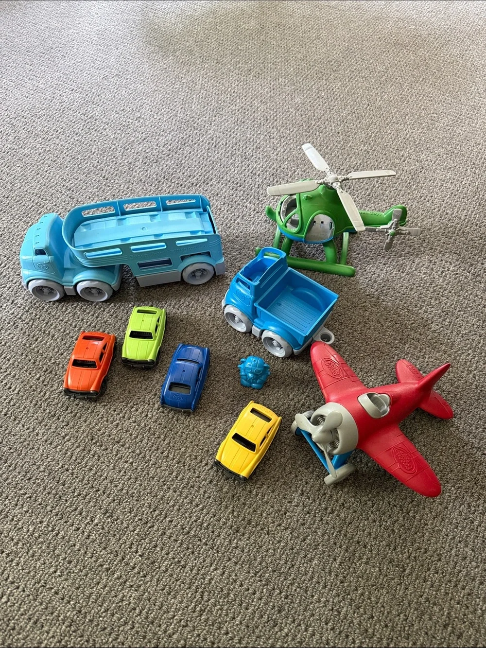 Green Toys Car Carrier Truck Set 8 Cars Airplane helicopter Trasport Vehicle lot